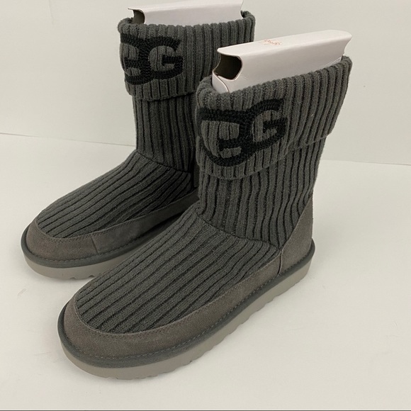 Ugg • Classic Logo Boots - Picture 2 of 9